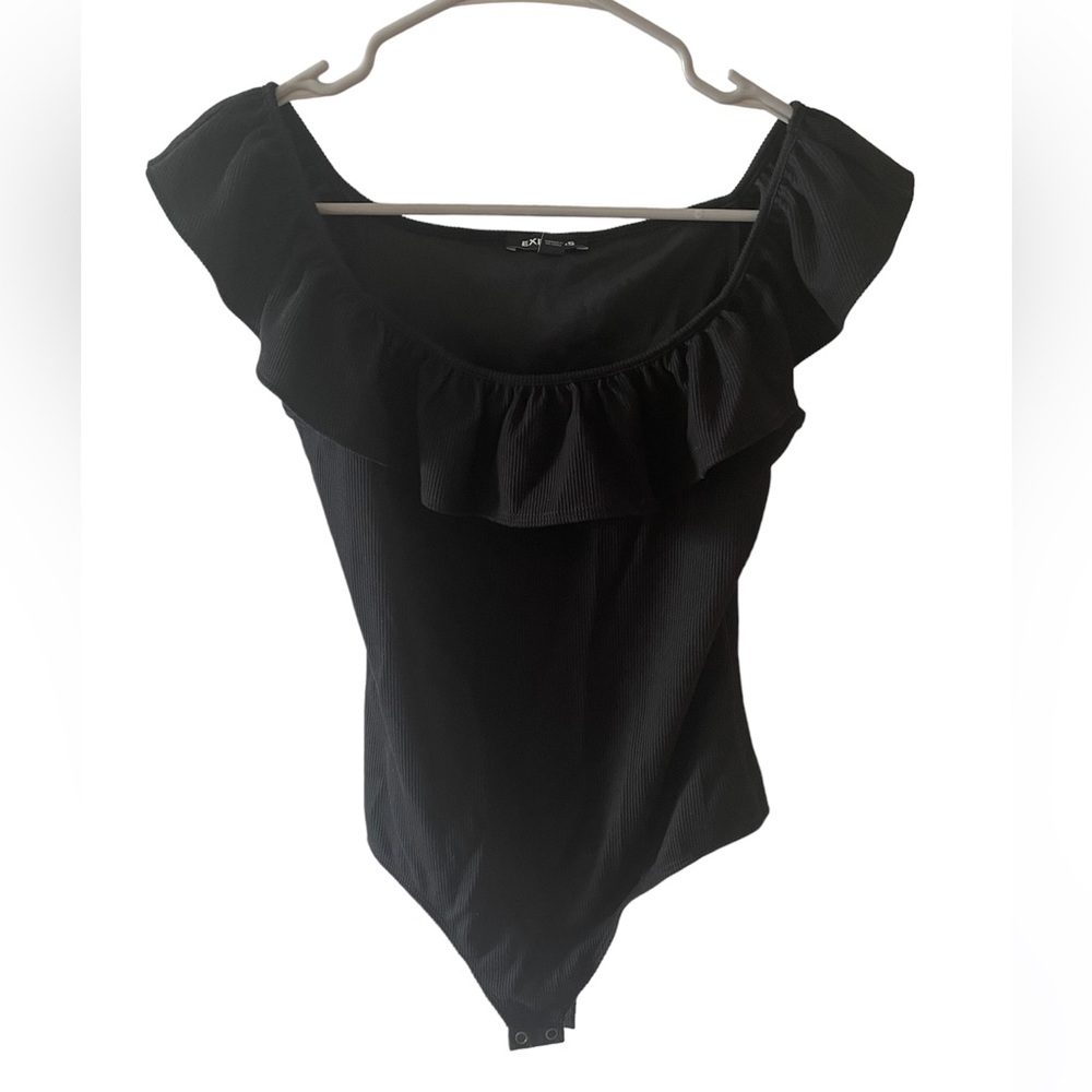 Express NWOT Black Off the shoulder Ruffled Body Suit Women’s Size Small